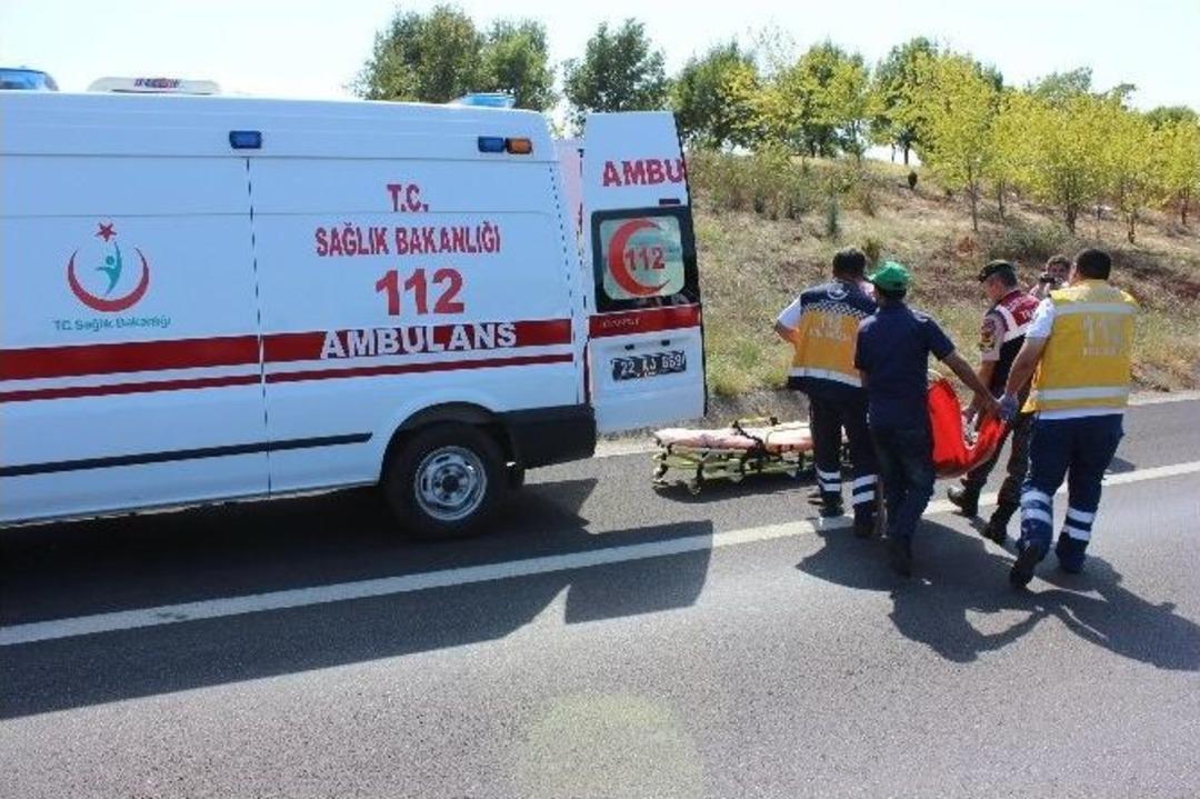 Suriyeli Sığınmacılar Otobanda Kamp Kurdu