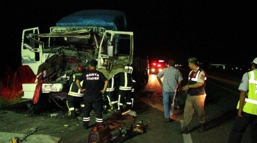 Kamyon Tır&rsquo;a Arkadan &Ccedil;arptı: 1 &Ouml;l&uuml;