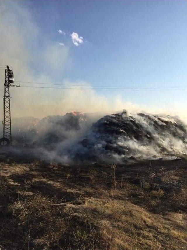 25 Bin Adet Saman Balyası Kül Oldu