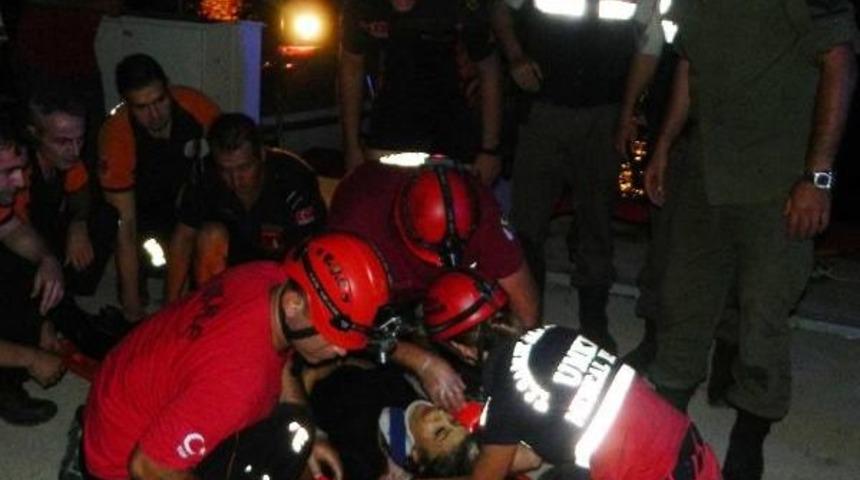 &Ouml;nce Erkek Arkadaşı Ile Konuştu, Sonra Kendini U&ccedil;uruma Bıraktı