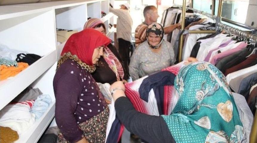 Mobil Giyim Bankası Hizmet Vermeye Devam Ediyor