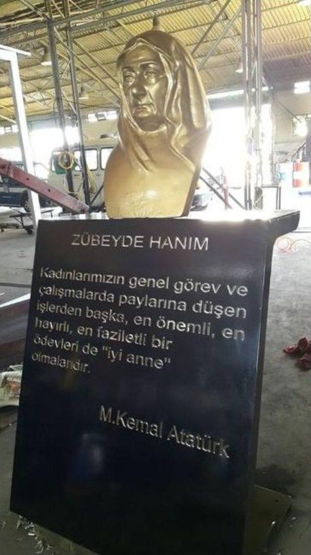 Uşak Belediyesi Zübeyde Annemizin Büstünü Yeniledi