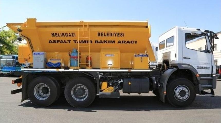 Her Ge&ccedil;en G&uuml;n Ara&ccedil; Parkı Yenileniyor2 Adet Asfalt Tamir Ve Bakım Aracı