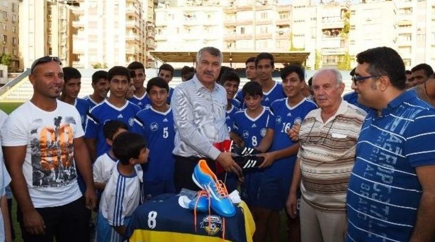 Karalar&rsquo;dan Amat&ouml;r Sporculara Profesyonel Malzeme Yardımı