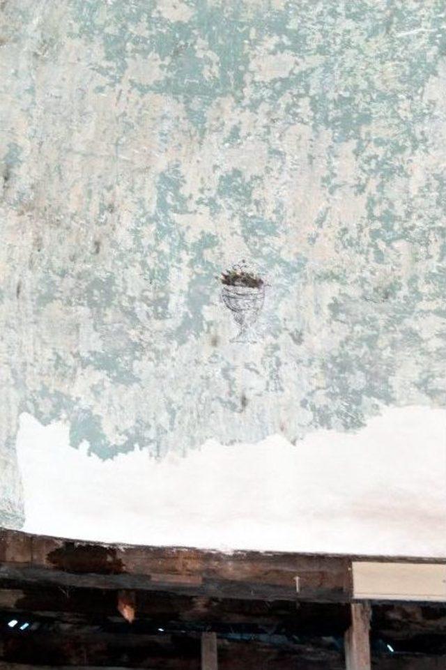 600 Yıllık Caminin Restorasyon Sırasında Kubbesi &Ccedil;&ouml;kt&uuml; 1