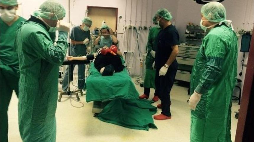Sal&ccedil;a Yaparken Elini Kıyma Makinasına Kaptırdı