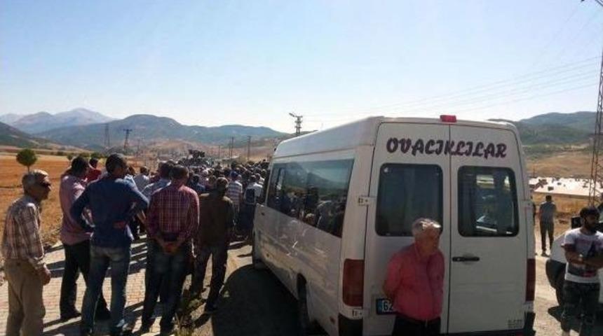 Ovacık'ta 'kapalı Yol' Eylemi