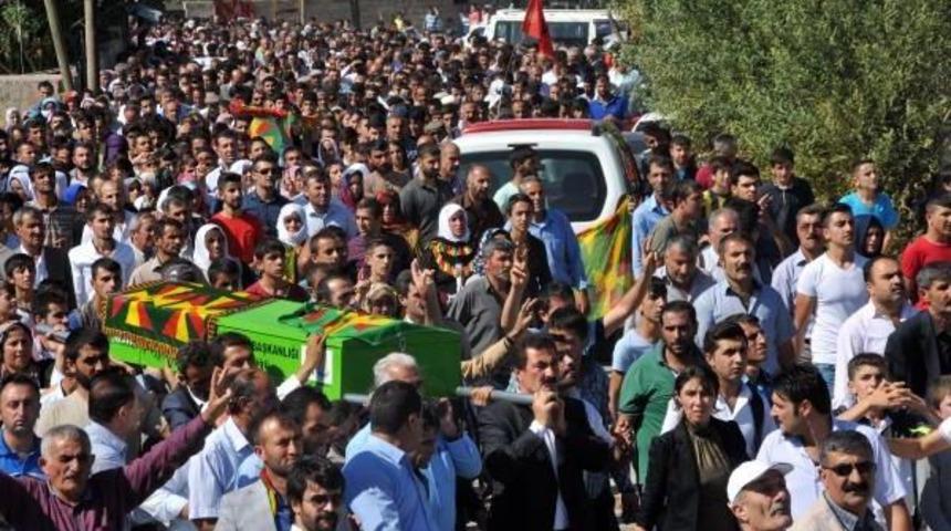 Van'da Pkk'lılar Yol Kapattı &Ccedil;atışma &Ccedil;ıktı: 1 &Ouml;l&uuml;, 1 Yaralı (3)