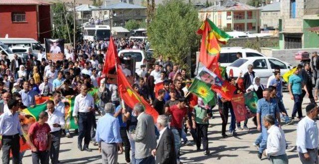 Van'da Pkk'lılar Yol Kapattı Çatışma Çıktı: 1 Ölü, 1 Yaralı (3)