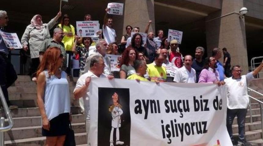 Sağlık Bakanı'na Hakaretten Yargılanan Doktora Beraat