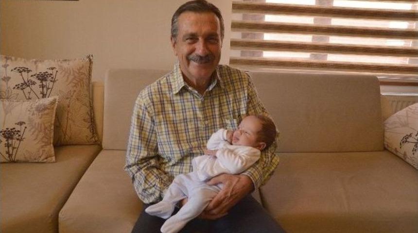 Başkan Ata&ccedil;&rsquo;ın Bebek Ziyaretleri S&uuml;r&uuml;yor