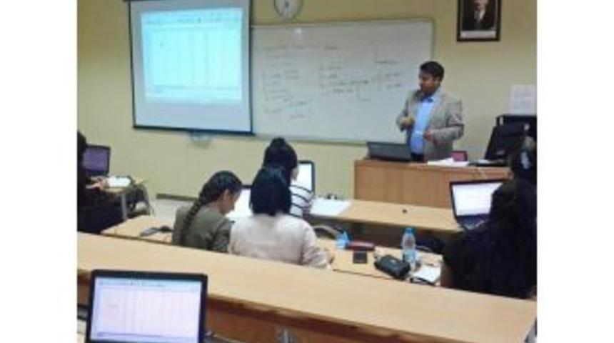 Sa&uuml;&rsquo;l&uuml; &Ouml;ğretim &Uuml;yesi &rsquo;40 Yaş Altı 40 Yıldız Ekonomist&rsquo; Adlı Listede Yer Aldı