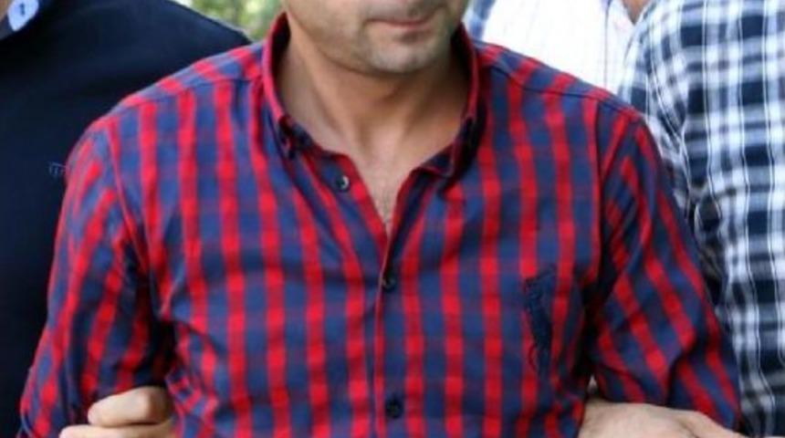 Yolda Kalmaması I&ccedil;in Minib&uuml;se Aldı, K&uuml;f&uuml;rl&uuml; Konuşunca Bı&ccedil;akladı