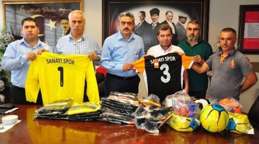 Nazilli Belediyesinden Amat&ouml;r Spor Kul&uuml;b&uuml;ne Malzeme Yardımı