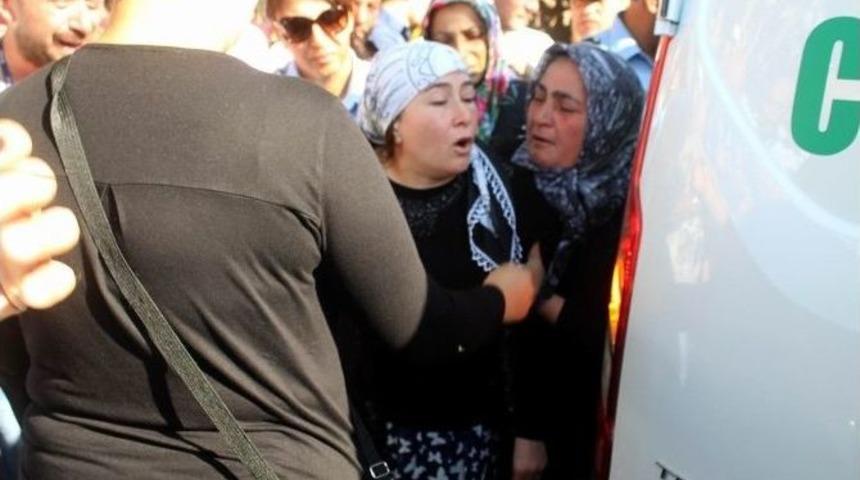 Oğlunun Bayrağa Sarılı Tabutunu G&ouml;rmeye Dayanamayan Anne Evden &Ccedil;ıkamadı