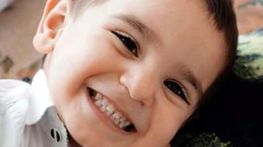 Balkondan D&uuml;şen 5 Yaşındaki Berat, &Ouml;ld&uuml;