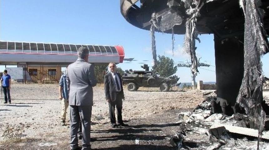 Vali &Ouml;zdemir Pkk&rsquo;lı Ter&ouml;ristlerin Yaktığı Kayak Tesislerinde İncelemelerde Bulundu