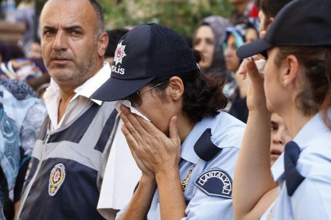 Şehit Polis G&uuml;l Suyu Ve Dualarla Son Yolculuğuna Uğurlandı