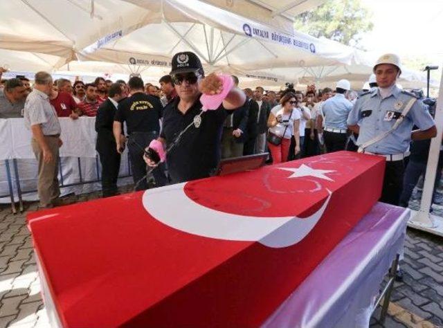 Şehit Polisin Antalya'daki Evinde Yas Var (2)