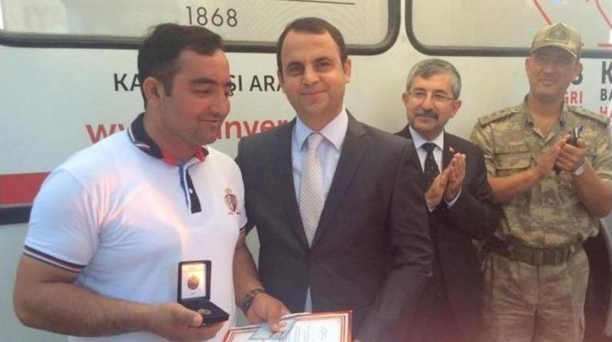 Zile&rsquo;de Kan Bağışında Bulunanlara Madalya Verildi