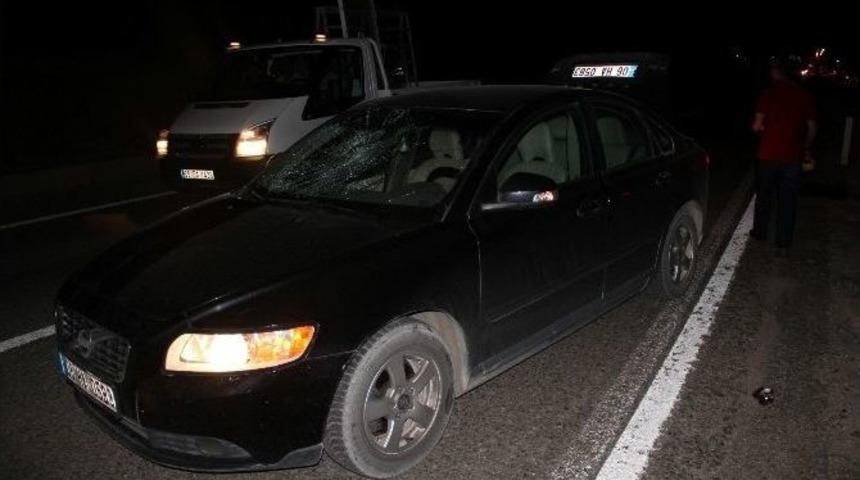 Ankara&rsquo;da Otomobille Motosiklet &Ccedil;arpıştı: 1 Yaralı