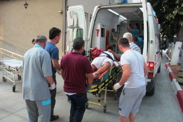 Otomobiller Virajda &Ccedil;arpıştı: 1 &Ouml;l&uuml;, 5 Yaralı 1