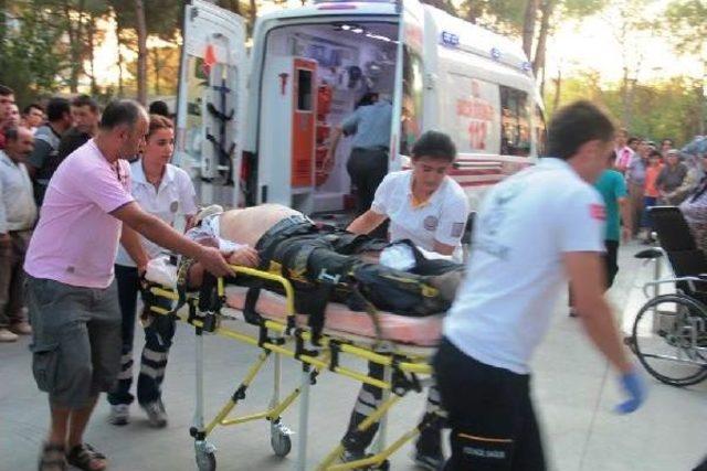 Otomobiller Virajda &Ccedil;arpıştı: 1 &Ouml;l&uuml;, 5 Yaralı 2