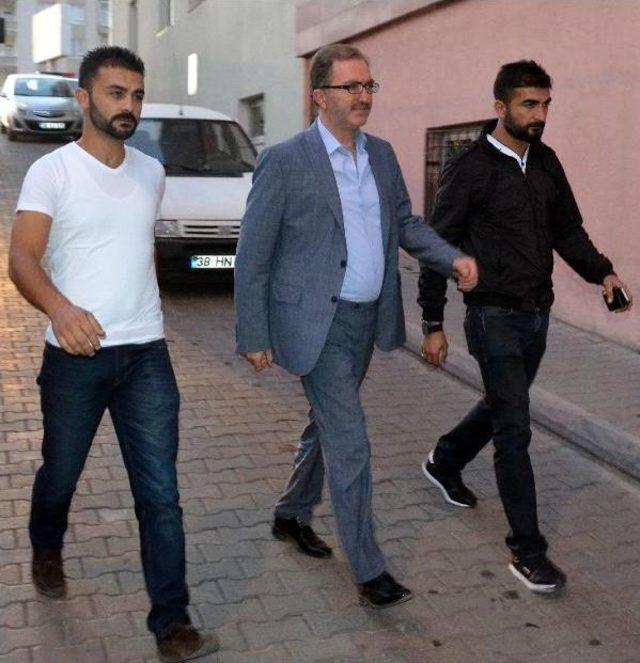 Kayseri’De Gözaltına Alınan Işadamı Ve Üniversite Görevlileri Sağlık Kontrolünden Geçti