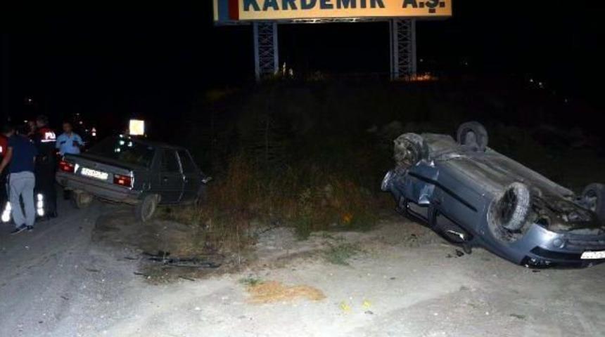Polisten Ka&ccedil;an Alkoll&uuml; S&uuml;r&uuml;c&uuml; Kaza Yaptı: 2 Yaralı