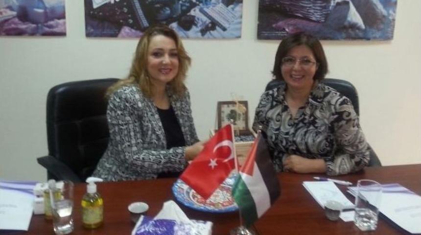 Atasoy, Filistin İş Kadınları Federasyonu Genel Merkezini Ziyaret Etti