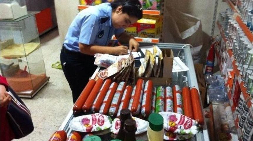 Şahinbey Zabıtası Miadı Ge&ccedil;miş &Uuml;r&uuml;nleri İmha Etti