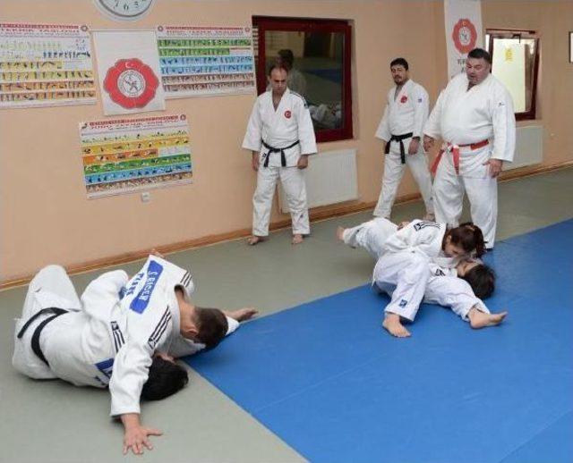 Uluslararası Judo Federasyonu Sportif Direktörü Lascau Bursa’Da Seminer Verdi