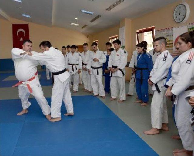 Uluslararası Judo Federasyonu Sportif Direktörü Lascau Bursa’Da Seminer Verdi