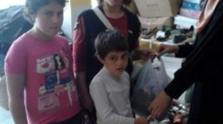 Meydan Aşevi Derneği&rsquo;nden Ayakkabı Yardımı