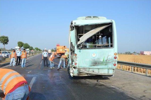 Manisa da 4 Ara&ccedil; Birbirine Girdi: 4 Yaralı 1