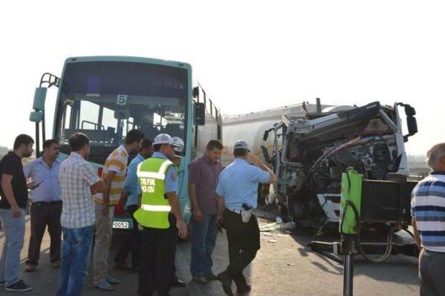 Manisa da 4 Ara&ccedil; Birbirine Girdi: 4 Yaralı 2