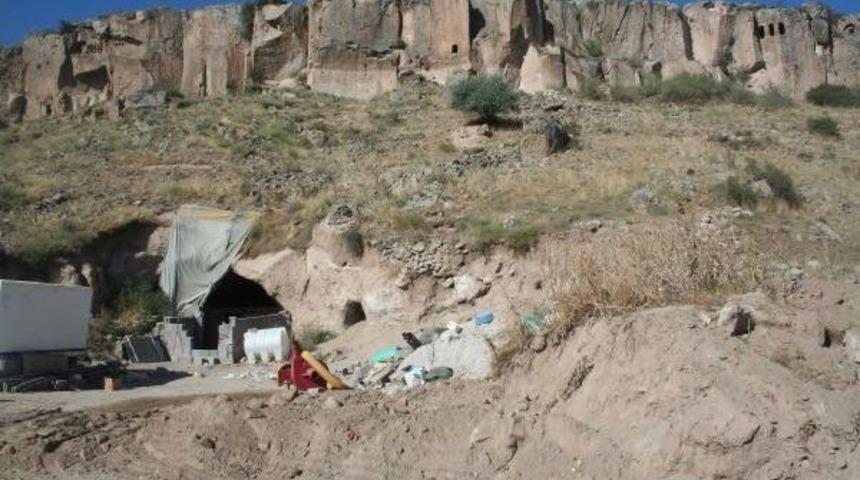 Nevşehir'de Kuyuya Define Aramaya Giren 3 Kişi Metan Gazından &Ouml;ld&uuml; (2)