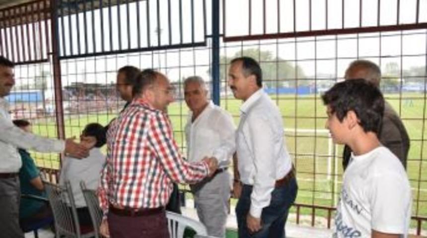 Başkan &Uuml;z&uuml;lmez, Kartepe Belediyespor&rsquo;un Ma&ccedil;ını İzledi