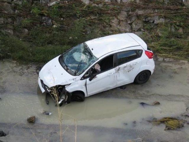 Virajı Alamayan S&uuml;r&uuml;c&uuml; Dereye U&ccedil;tu 1