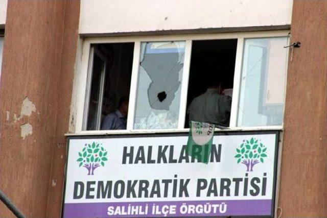 Hdp Salihli İl&ccedil;e Başkanlığı nda Polis Araması 1