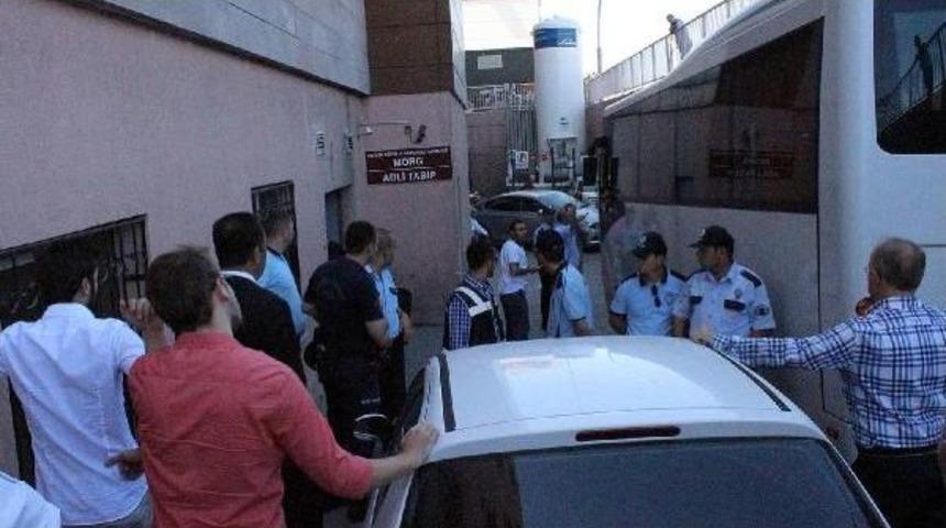 Kayseri&rsquo;De G&ouml;zaltına Alınan Işadamı Ve &Uuml;niversite G&ouml;revlileri Sağlık Kontrol&uuml;nden Ge&ccedil;ti (2)