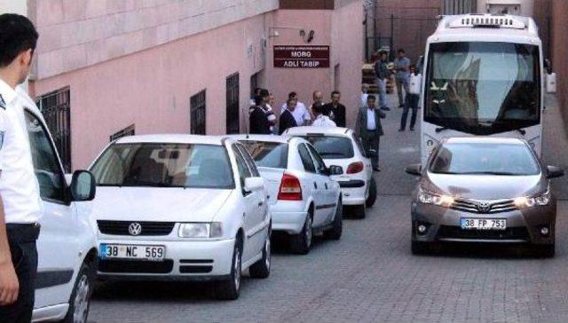 Kayseri’De Gözaltına Alınan Işadamı Ve Üniversite Görevlileri Sağlık Kontrolünden Geçti (2)