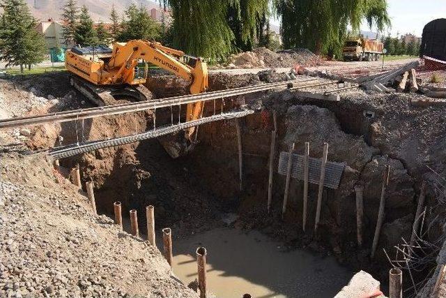 &Uuml;st Ge&ccedil;it Yıkıldı, Alt Ge&ccedil;it Yapılıyor 1