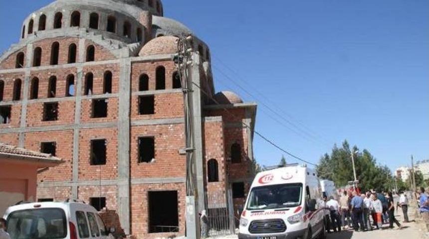 Midyat'ta Cami Iskelesi &Ccedil;&ouml;kt&uuml;: 5 Iş&ccedil;i Yaralı