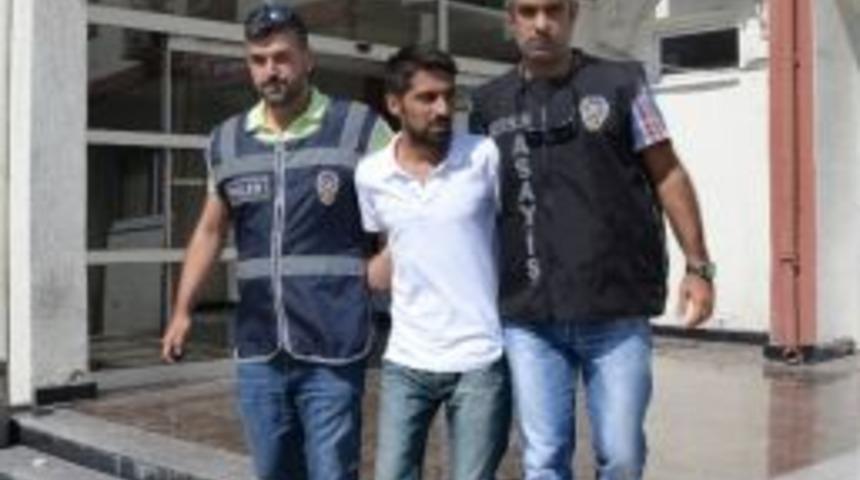 8 Su&ccedil;tan Aranırken Arkadaşını Bı&ccedil;aklayınca Yakalandı