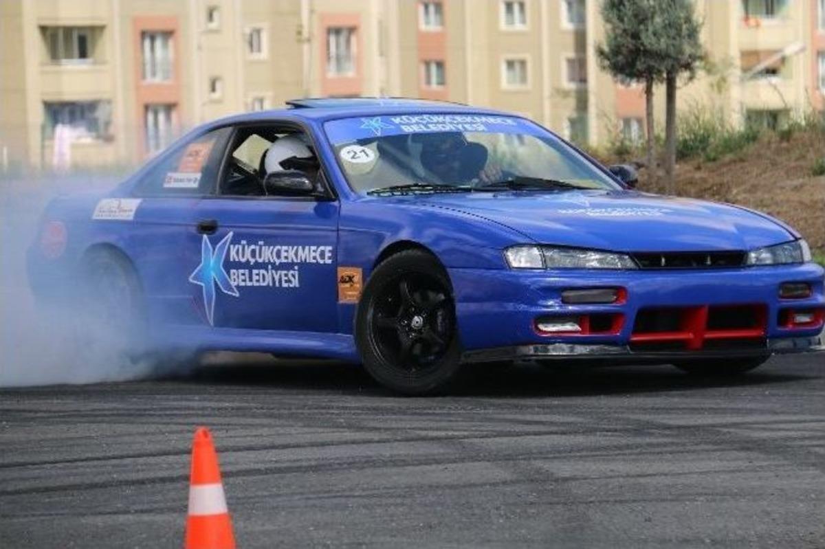 K&uuml;&ccedil;&uuml;k&ccedil;ekmece&rsquo;deki Drift Showa Vatandaşlardan Yoğun İlgi