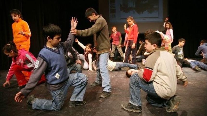 Şehir Tiyatroları&rsquo;ndan &Ccedil;ocuklar İ&ccedil;in &Uuml;cretsiz Drama Kursu