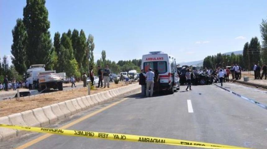 &Ouml;zel Harekat Polislerini Taşıyan Ara&ccedil; Tır'ın Altına Girdi: 2 Şehit, 2 Yaralı (2)