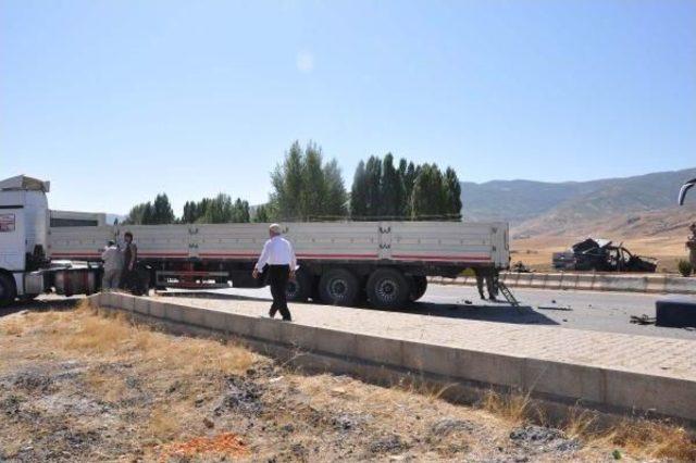 Özel Harekat Polislerini Taşıyan Araç Tır'ın Altına Girdi: 2 Şehit, 2 Yaralı (2)