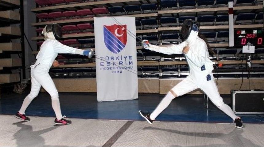 B&uuml;y&uuml;kler T&uuml;rkiye Eskrim Şampiyonası Adıyaman&rsquo;da Başladı
